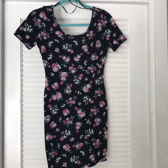 Wardrobe needs changed - Picture 3 of 3